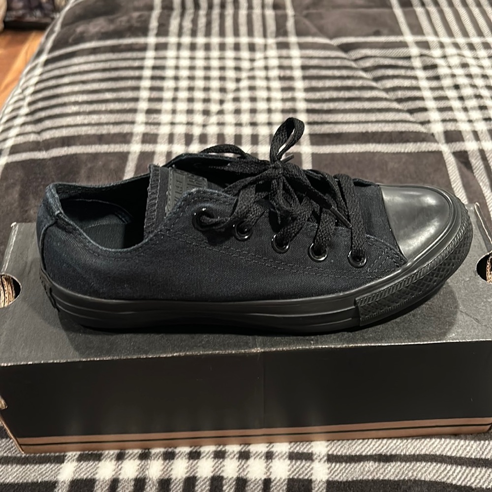Gently used black converse